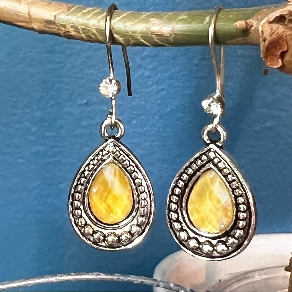 Avon vintage yellow teardrop earrings